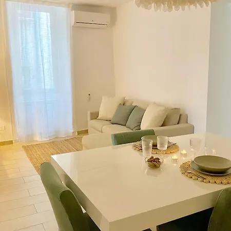 Semesterbostad Casa Re Manfredi 12 *